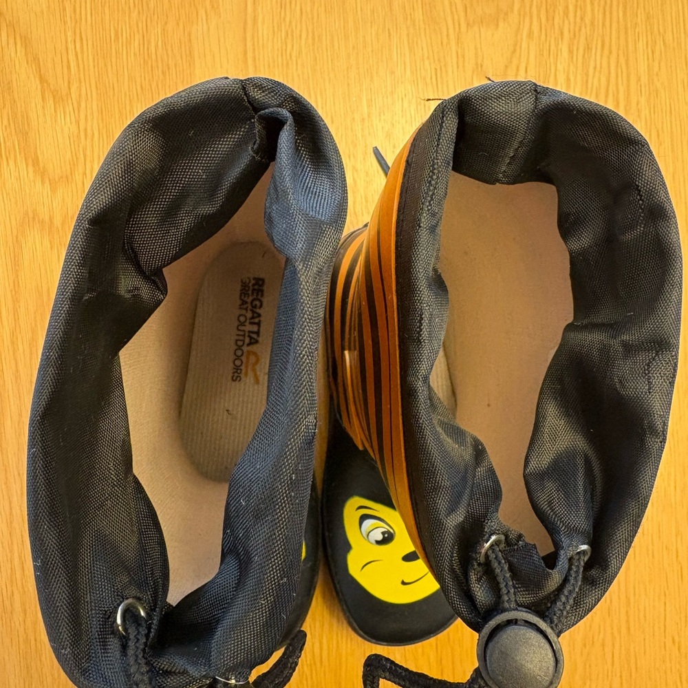 Spring Showers! Regatta Great Outdoors Kids' Bee Rain Boots - Little Kids, US 11 - Picture 4 of 5